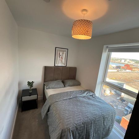 Deluxe Double Bed In Shared Apt Near Canary Wharf, City Airport & O2 Arena With Thames View Londres Exterior foto