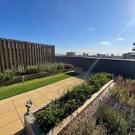 Deluxe Double Bed In Shared Apt Near Canary Wharf, City Airport & O2 Arena With Thames View Londres Exterior foto