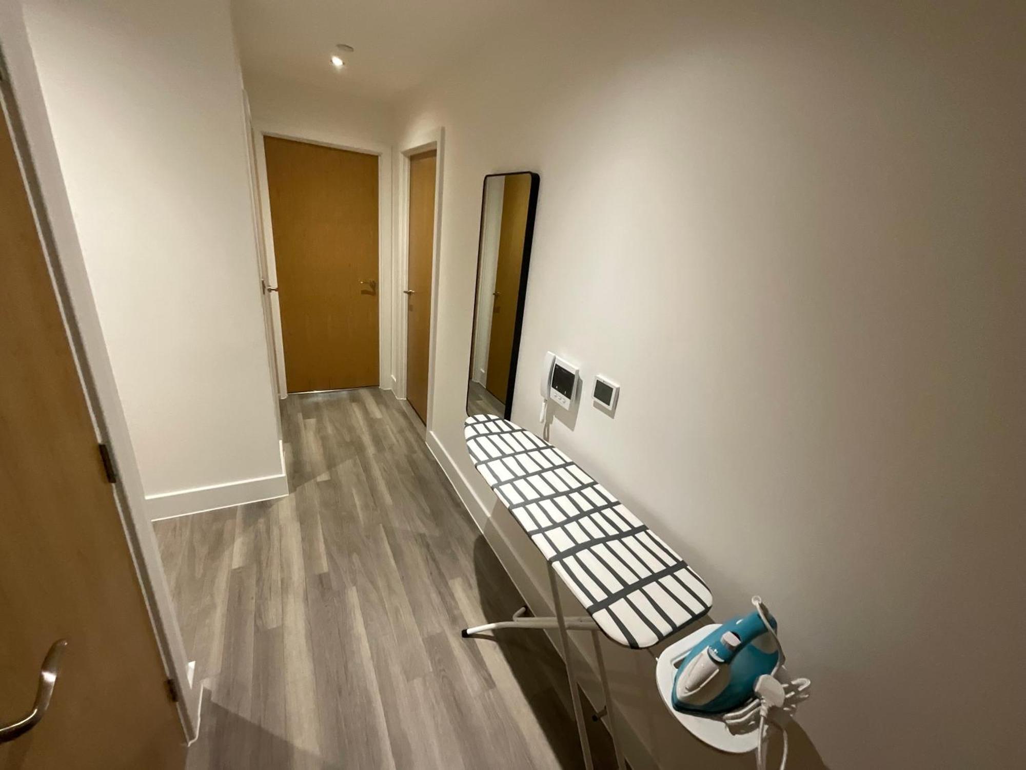 Deluxe Double Bed In Shared Apt Near Canary Wharf, City Airport & O2 Arena With Thames View Londres Exterior foto