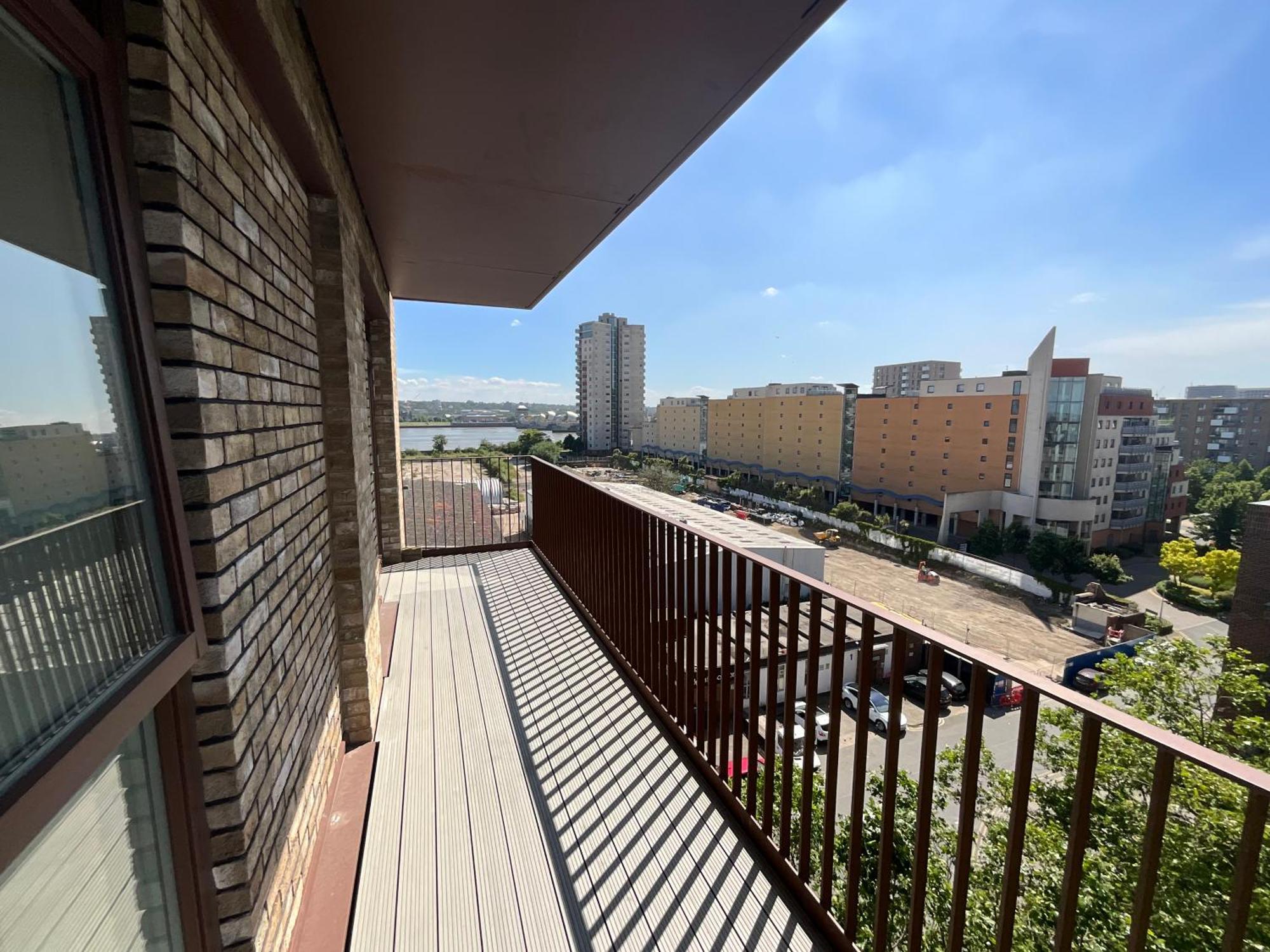Deluxe Double Bed In Shared Apt Near Canary Wharf, City Airport & O2 Arena With Thames View Londres Exterior foto