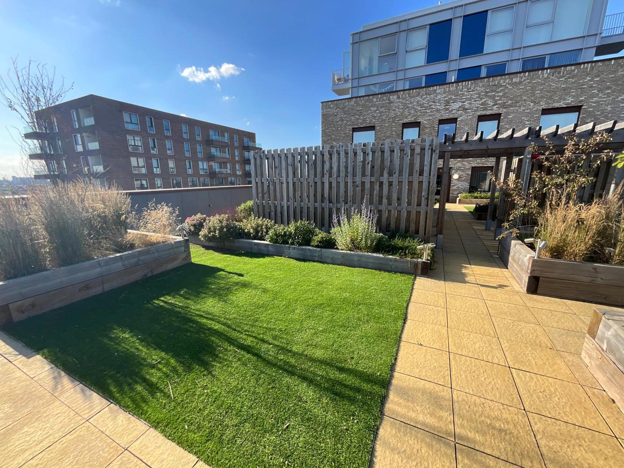Deluxe Double Bed In Shared Apt Near Canary Wharf, City Airport & O2 Arena With Thames View Londres Exterior foto
