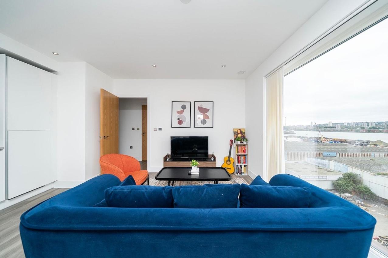 Deluxe Double Bed In Shared Apt Near Canary Wharf, City Airport & O2 Arena With Thames View Londres Exterior foto