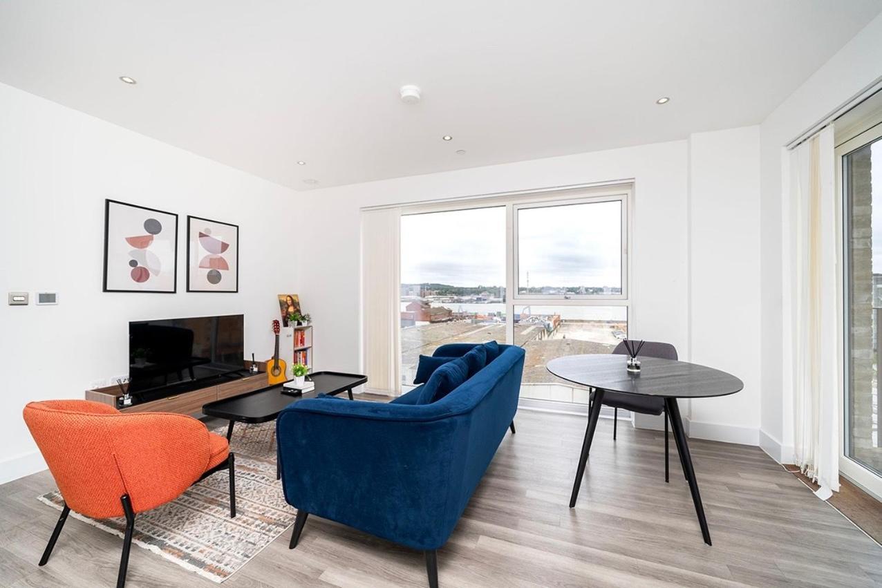 Deluxe Double Bed In Shared Apt Near Canary Wharf, City Airport & O2 Arena With Thames View Londres Exterior foto