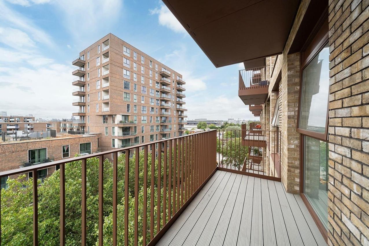 Deluxe Double Bed In Shared Apt Near Canary Wharf, City Airport & O2 Arena With Thames View Londres Exterior foto