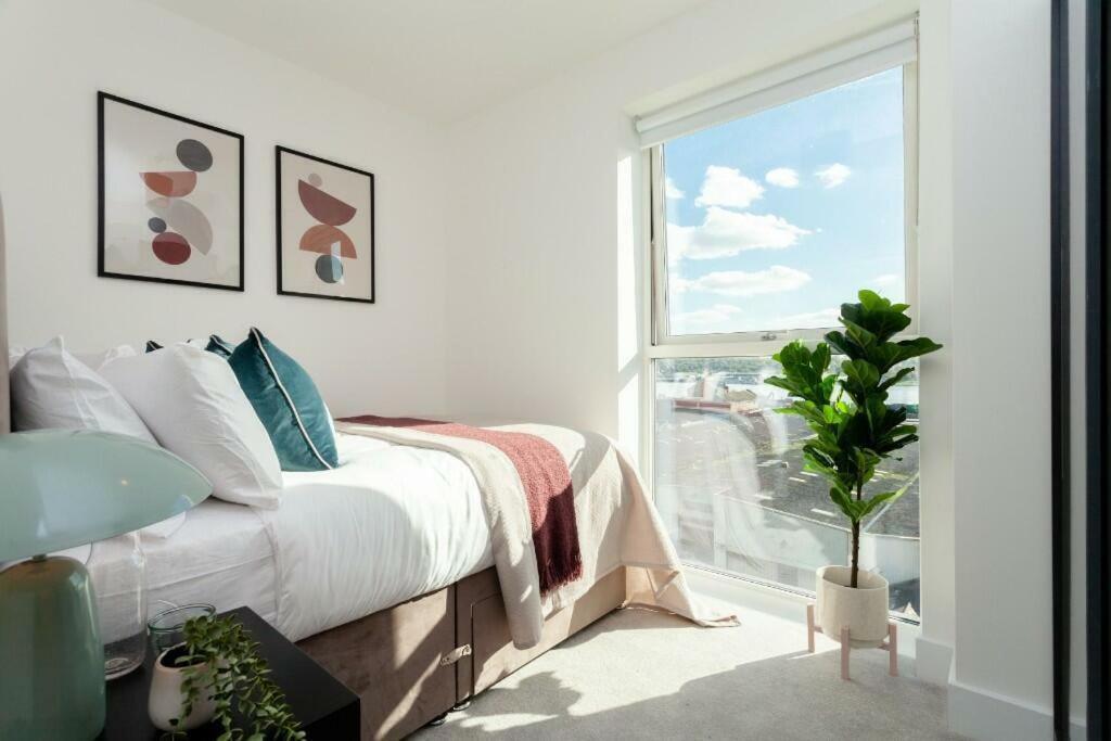 Deluxe Double Bed In Shared Apt Near Canary Wharf, City Airport & O2 Arena With Thames View Londres Exterior foto