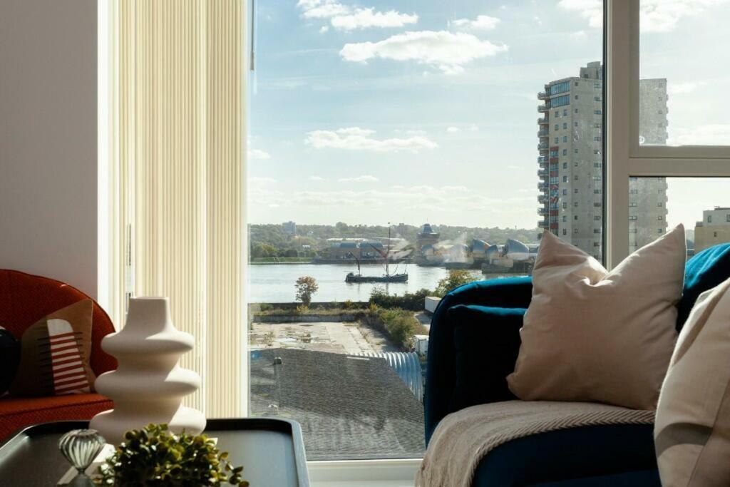 Deluxe Double Bed In Shared Apt Near Canary Wharf, City Airport & O2 Arena With Thames View Londres Exterior foto