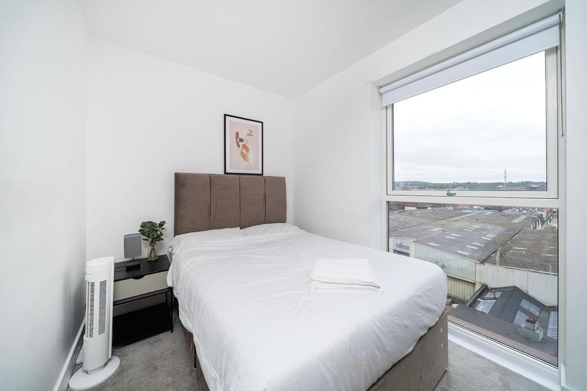 Deluxe Double Bed In Shared Apt Near Canary Wharf, City Airport & O2 Arena With Thames View Londres Exterior foto