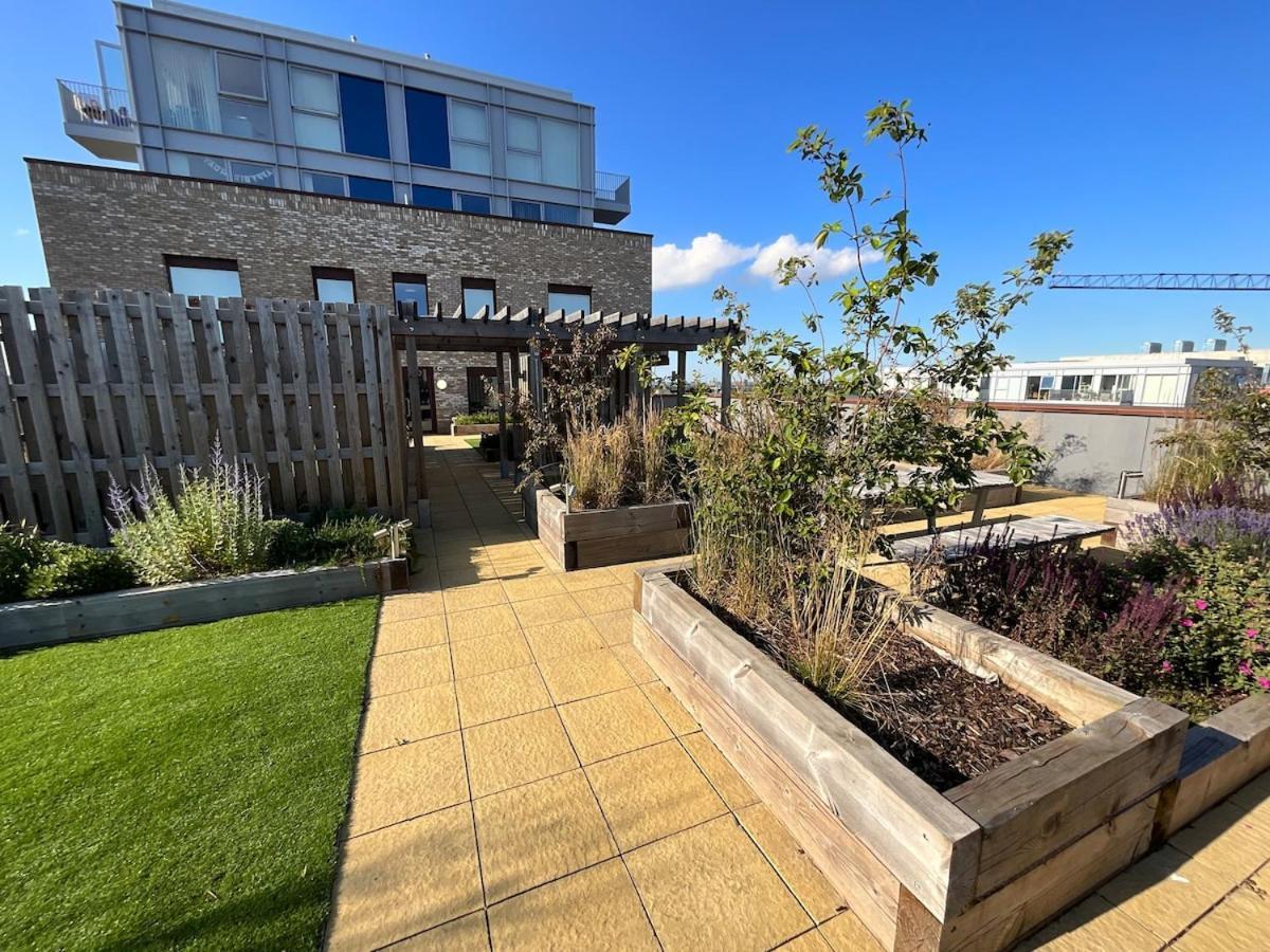 Deluxe Double Bed In Shared Apt Near Canary Wharf, City Airport & O2 Arena With Thames View Londres Exterior foto